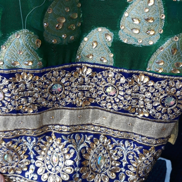 Paki mehndi themed shalwar kameez - Picture 4 of 7